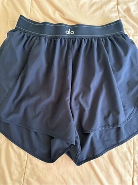 ALO Yoga Women's Navy Athletic Split-Layer Shorts